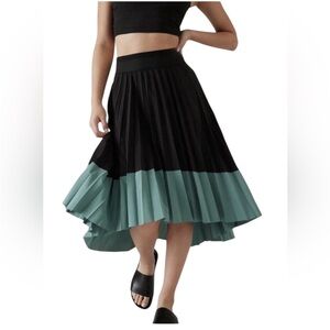 Athleta Swing Forward Pleated Skirt